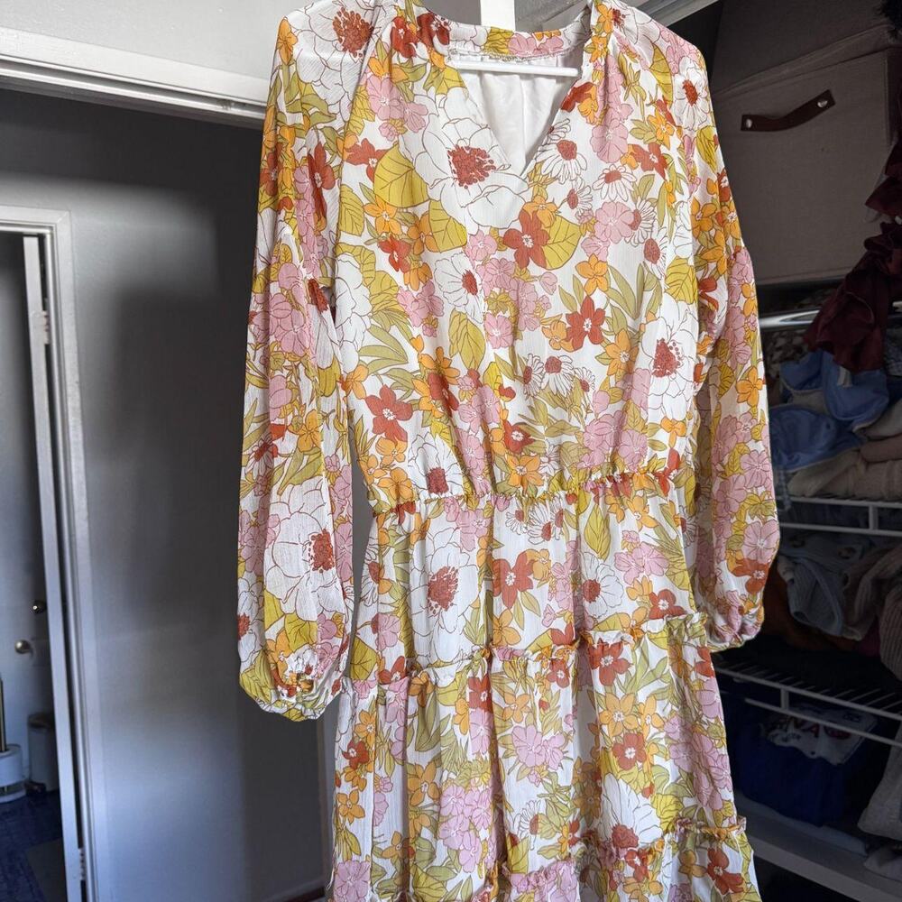 Cute retro inspired floral mini dress